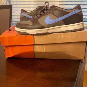 Nike dunks low woman’s premium used 1 time with box comes with blue laces